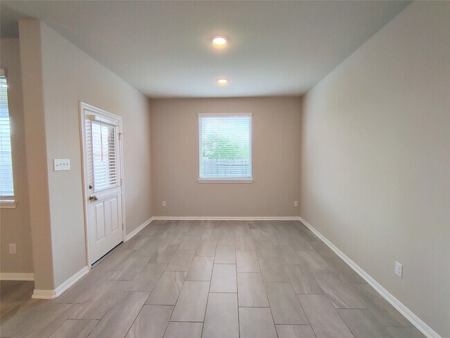 Building Photo - 9822 Willow Crown Ln