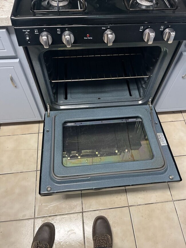 Building Photo - 106 Clear View