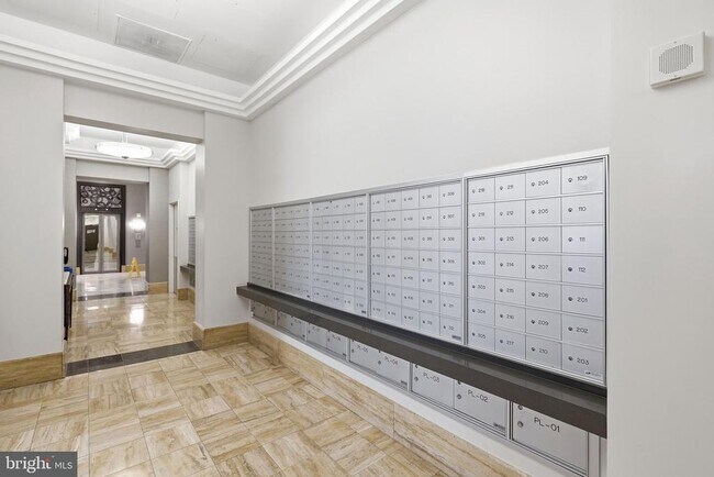 Building Photo - 3101 N Hampton Dr