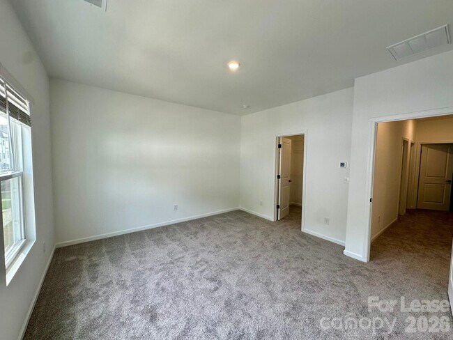Building Photo - 1556 Blanche St