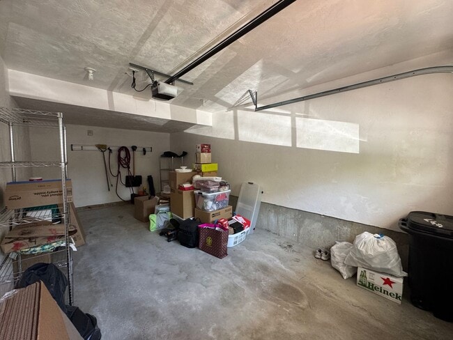 Building Photo - Updated Two-Bedroom Corner Townhouse in Lo...
