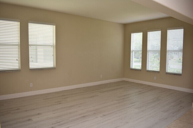 Building Photo - 5060 Creekside Park Ave