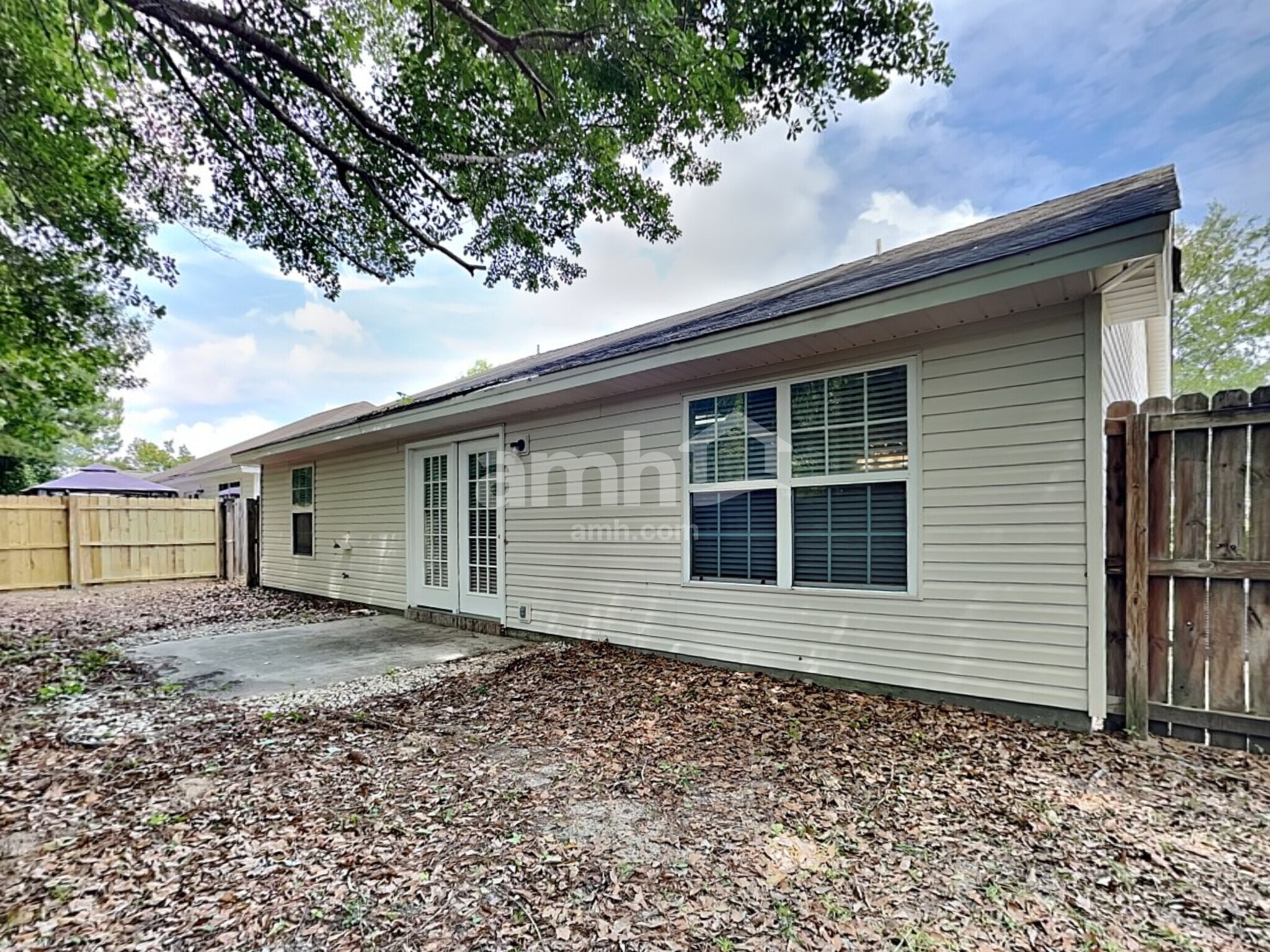 Building Photo - 117 W Tisbury Ln