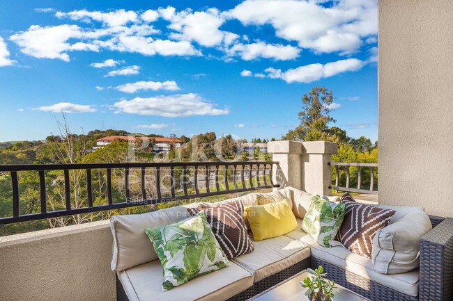 Building Photo - Modern 4-Bedroom Home with Garage in Martinez