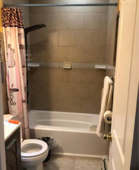 Building Photo - 202 W 1st St