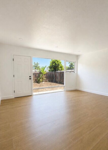 Formal Living Room - 15521 Fernview St