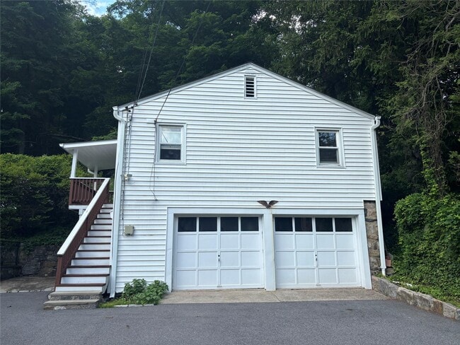 Primary Photo - 149 Pleasantville Rd