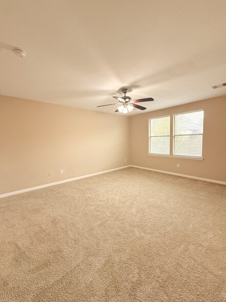 Building Photo - 16005 Summerville Lake Dr