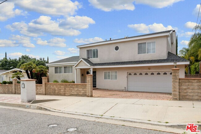 Building Photo - 22601 Dardenne St