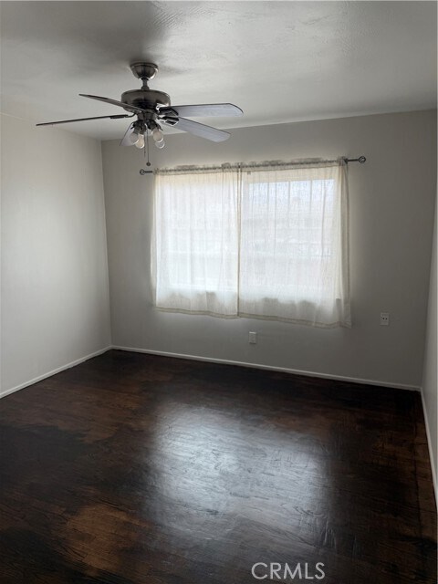 Building Photo - 944 N Primrose Ave