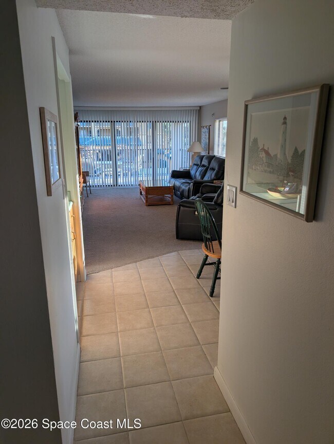 Building Photo - 8494 Ridgewood Ave