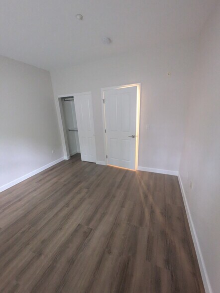 Building Photo - 9390 W Chatfield Pl