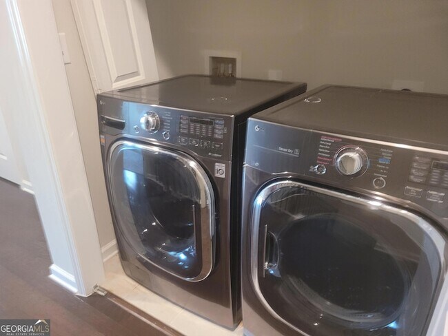 Building Photo - 4158 Butler Dr