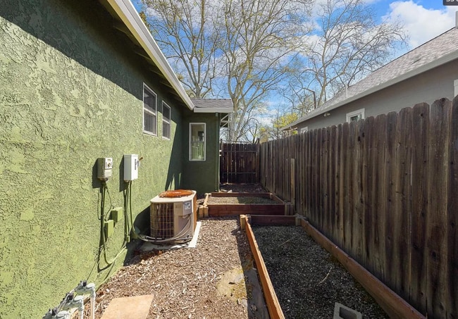 Building Photo - 128 Irene Ave