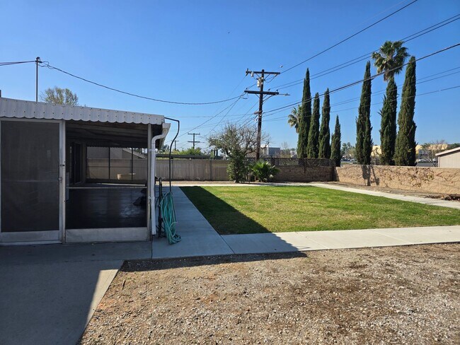 Building Photo - Charming Single Story Home