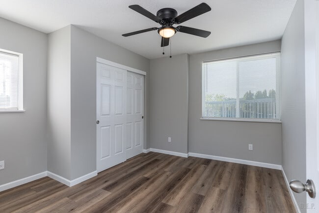 Building Photo - 2013 Columbia Blvd