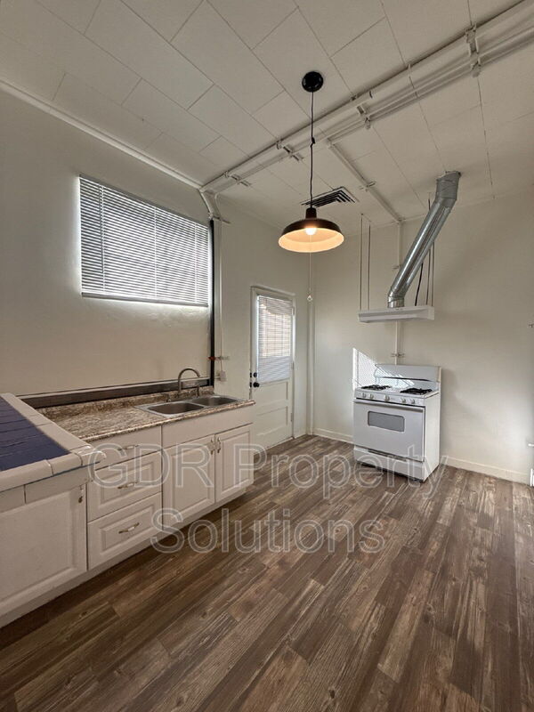 Building Photo - 3209 Burton Ave SE