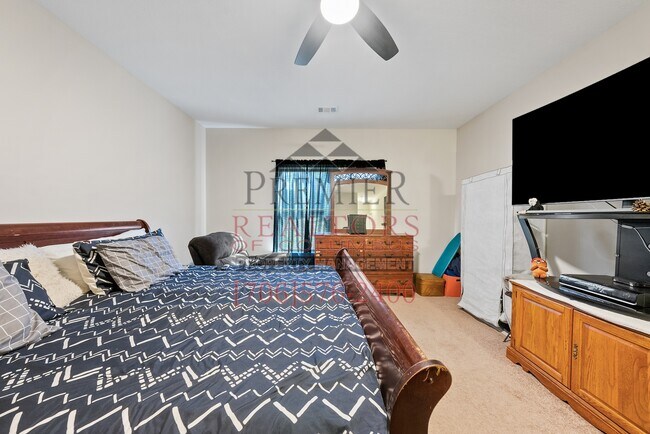 Building Photo - 5116 Magazine Ln