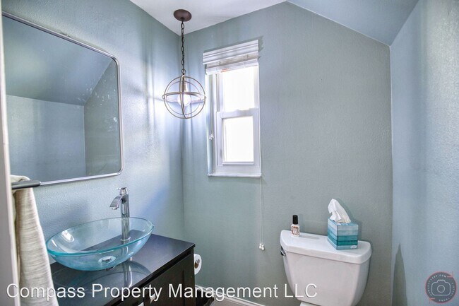 Building Photo - 2 br, 1.5 bath House - 713 W. Venice Ave.