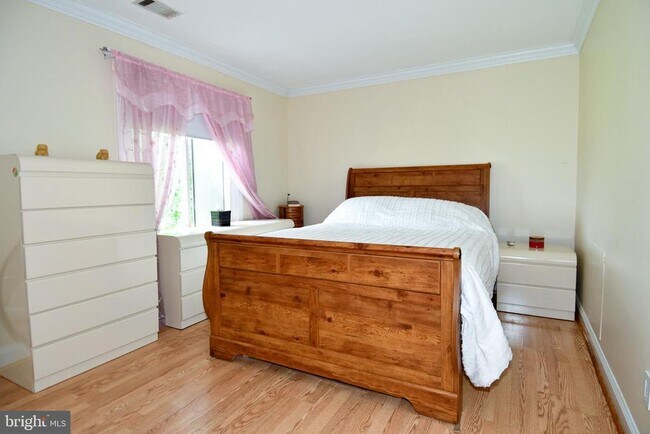 Building Photo - 9401 Hickory View Pl