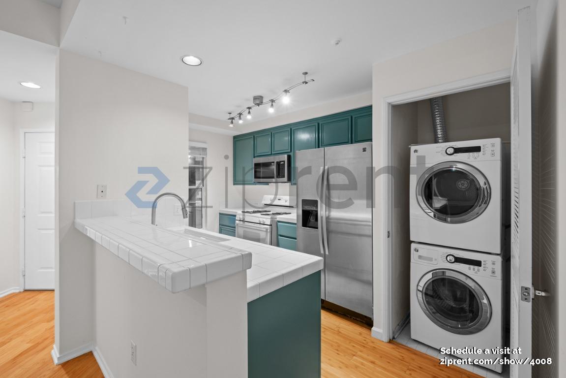 Building Photo - 240 Caldecott Ln
