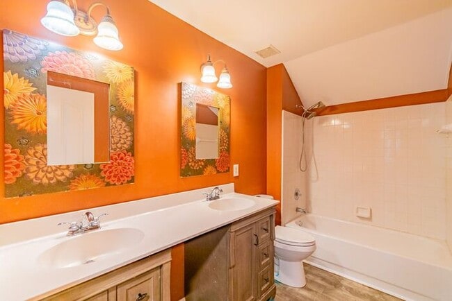 Building Photo - Beautiful 4-bedroom 2.5 bath home in desirable Brownes Ferry subdivision