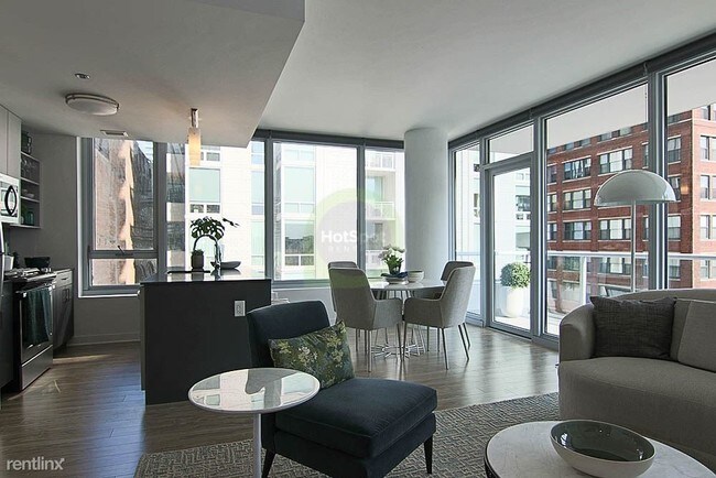 Building Photo - 720 S Wells St