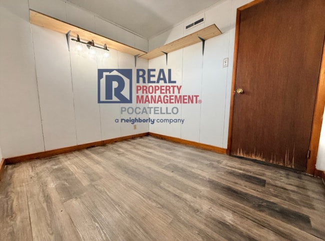 Building Photo - 442 S Arthur Ave