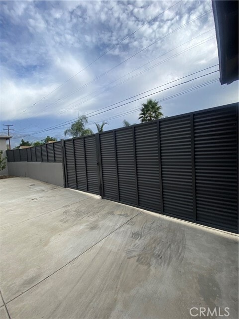 Building Photo - 656 N Vallejo Way