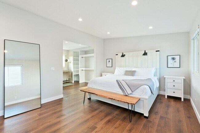 Building Photo - Costa Mesa, Panoramic Views, Pool - Fully ...
