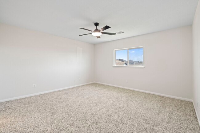 Building Photo - 9006 Sasson Blvd