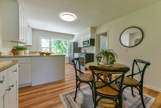 Building Photo - 402 E Calumet Rd