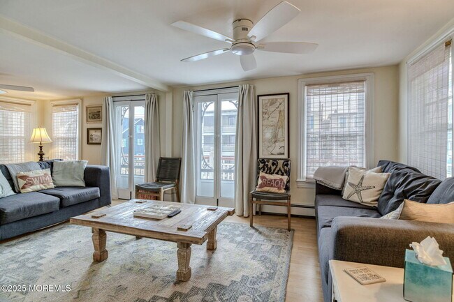 Building Photo - 19 Webb Ave