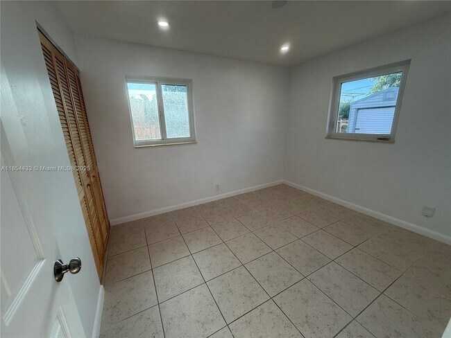 Building Photo - 6218 Rodman St