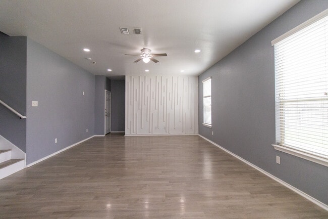 Building Photo - 6505 Clear Brook Dr