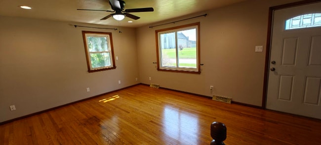 Building Photo - 991 Suburban Dr