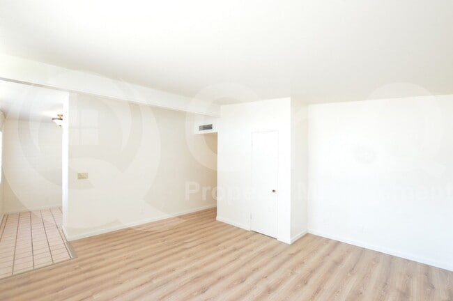 Building Photo - 6753 E Nelson Dr