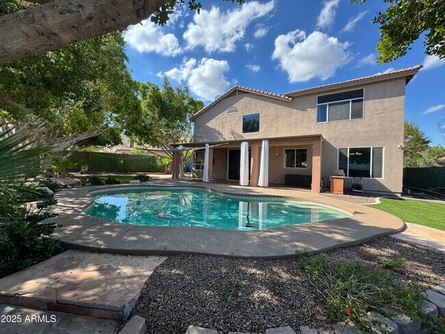 Building Photo - 3201 E Desert Flower Ln