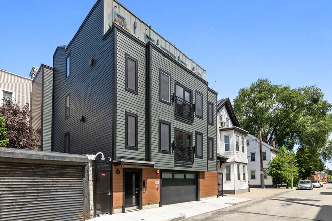 Building Photo - 6 Devine Wy