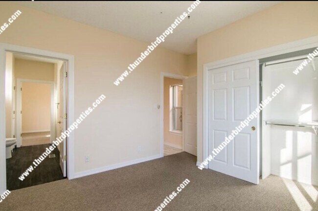 Building Photo - Tanoan Gated 3 bedroom, 2 bath home