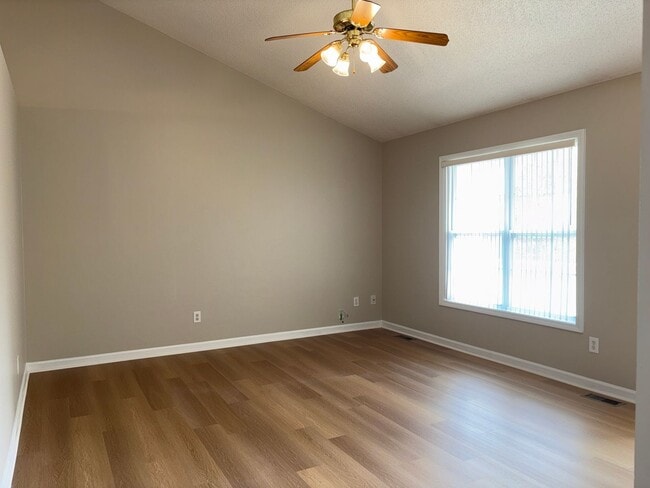 Building Photo - 3 Bedroom, 2 Bathroom House in Winston-Salem!