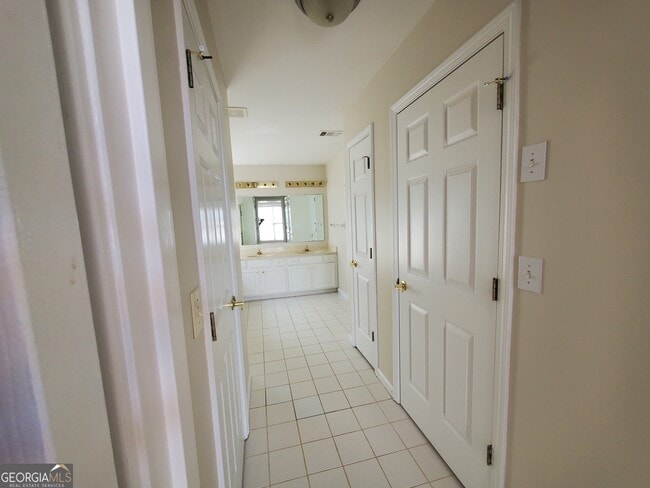 Building Photo - 1249 Thorncliff Ct