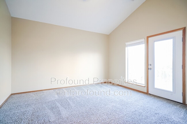 Building Photo - 2623 NE Rocky Butte Rd