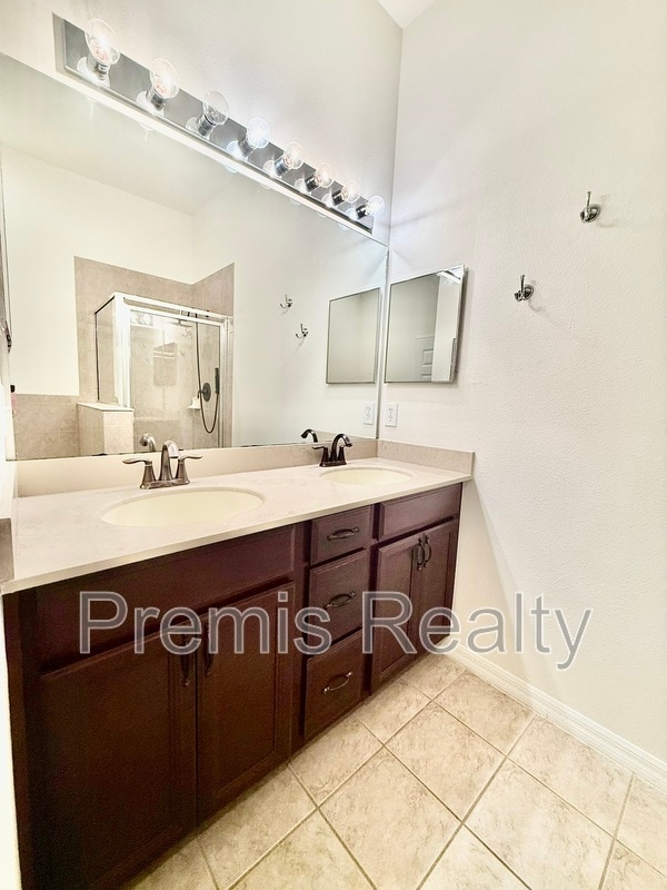 Building Photo - 2043 Strathmill Dr