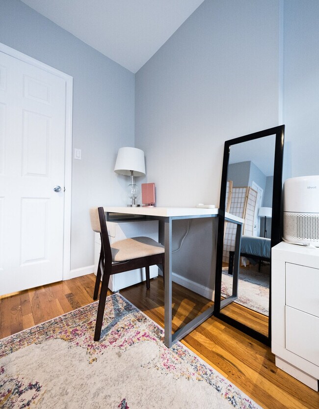 Building Photo - 301 E 104th St