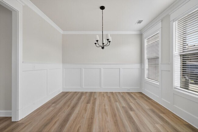 Building Photo - 4407 Silver Oak Dr