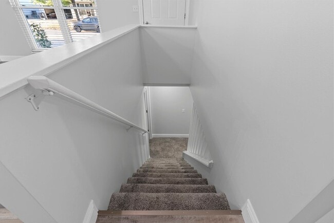 Building Photo - Luxury Remodeled 3Bed/2Bath w/ Finished Ba...