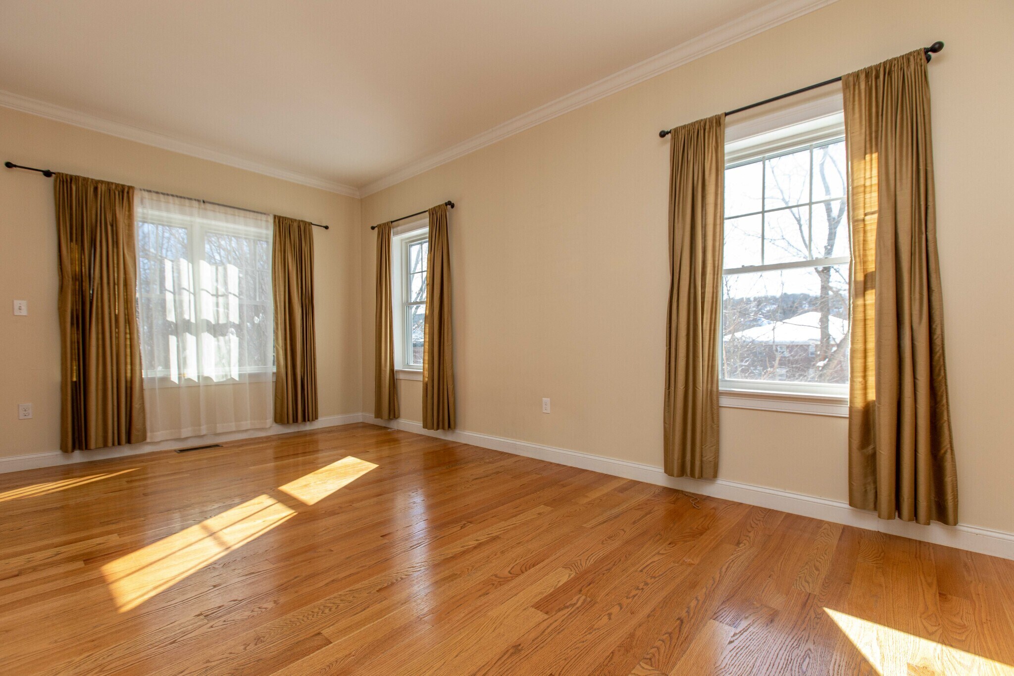 Building Photo - 8 Summer Hill Cir