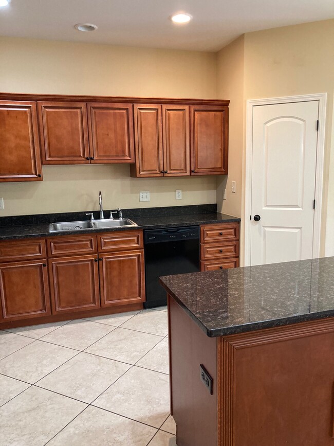 Building Photo - 2880 E Main St