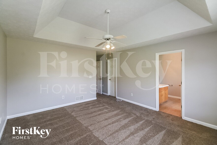 Building Photo - 8153 Mountain Pass